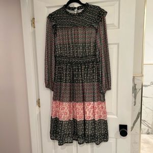 Patterned dress, elastic waist, bubble sleeve, frill at shoulder